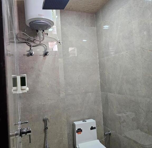 家庭间, Divine Place