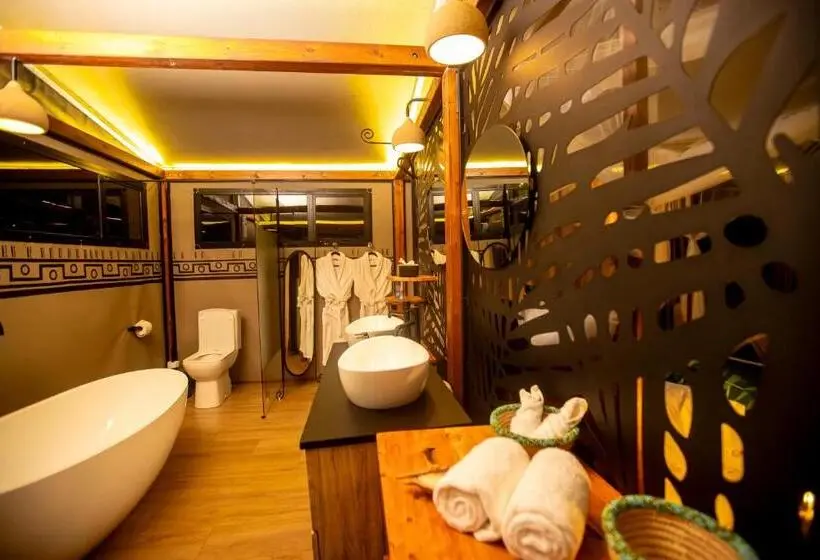 اتاق لوکس با بالکن, Escarpment Serengeti Luxury Camp