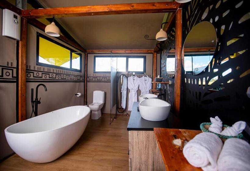 غرفة ديلوكس مزودة بشرفة, Escarpment Serengeti Luxury Camp