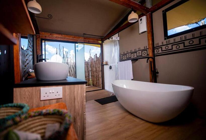 جناح, Escarpment Serengeti Luxury Camp