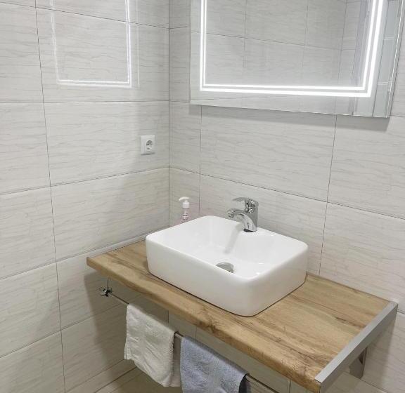 اتاق استاندارد با بالکن, Infinity Plaza