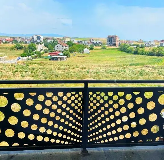 اتاق استاندارد سه تخته با بالکن, Infinity Plaza
