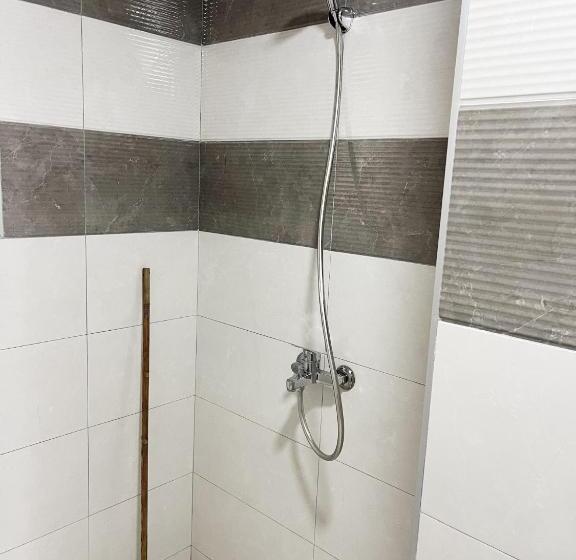 اتاق استاندارد سه تخته با بالکن, Infinity Plaza