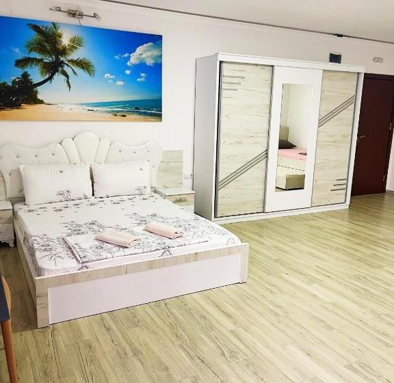 اتاق استاندارد سه تخته با بالکن, Infinity Plaza