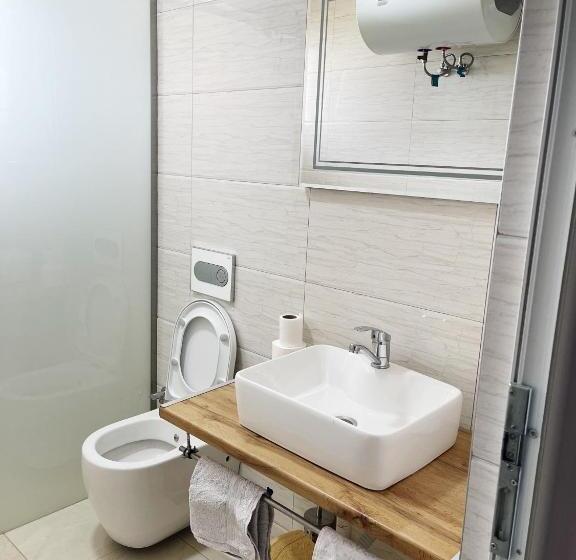 اتاق لوکس با بالکن, Infinity Plaza