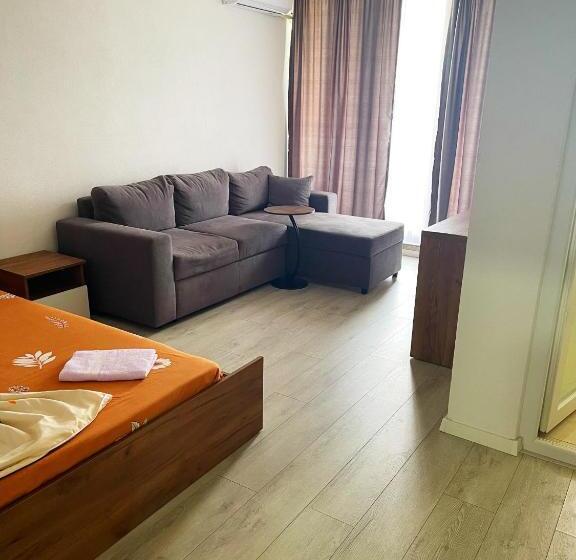 اتاق لوکس با بالکن, Infinity Plaza