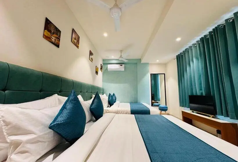 スーペリアの4人部屋, Rudhav Palace