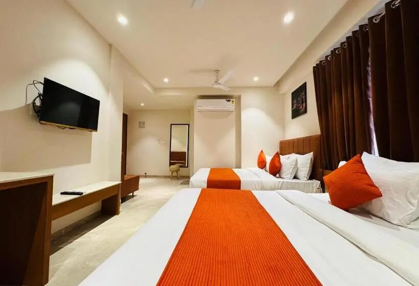 デラックスの4人部屋, Rudhav Palace