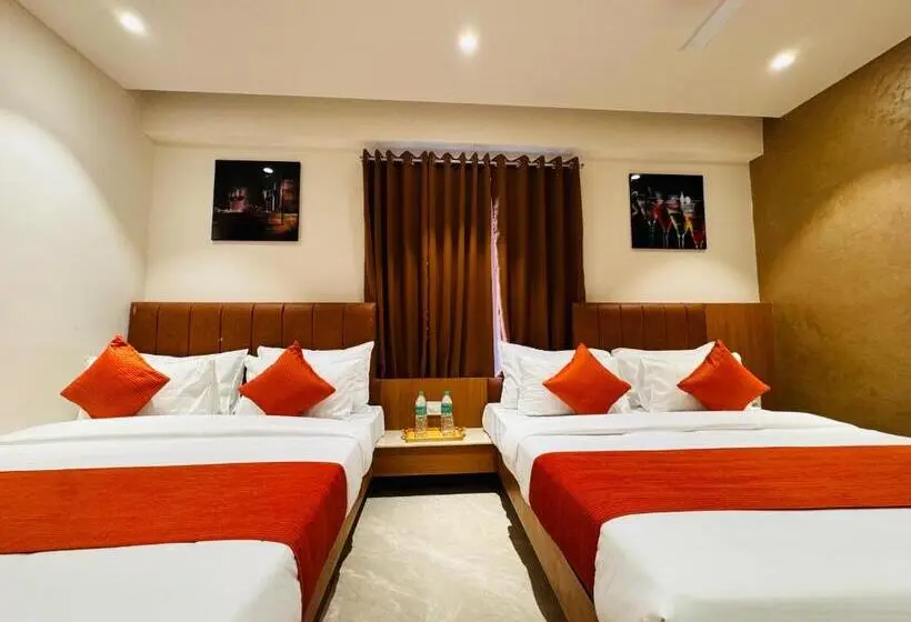 デラックスの4人部屋, Rudhav Palace