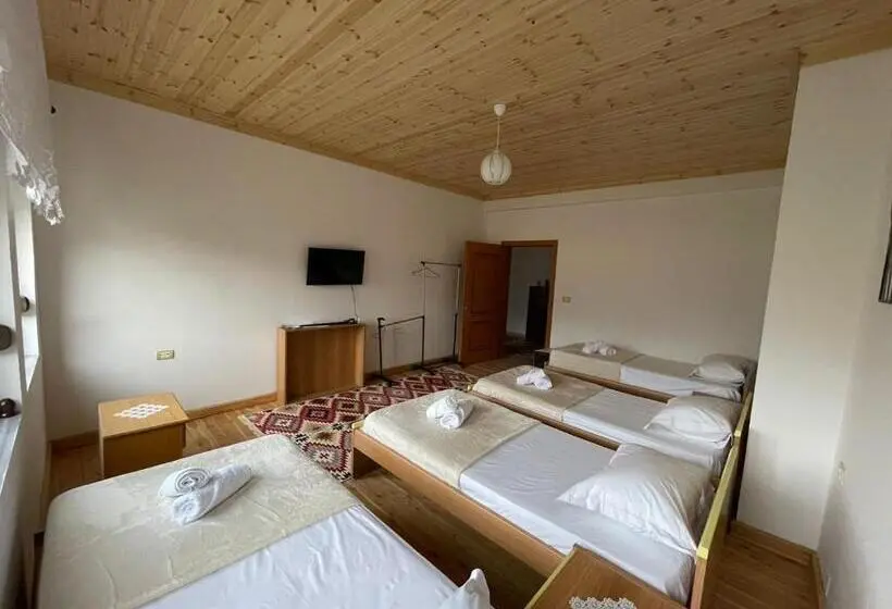 اتاق کلاسیک چهارنفره, Stonetale Garden Guesthouse