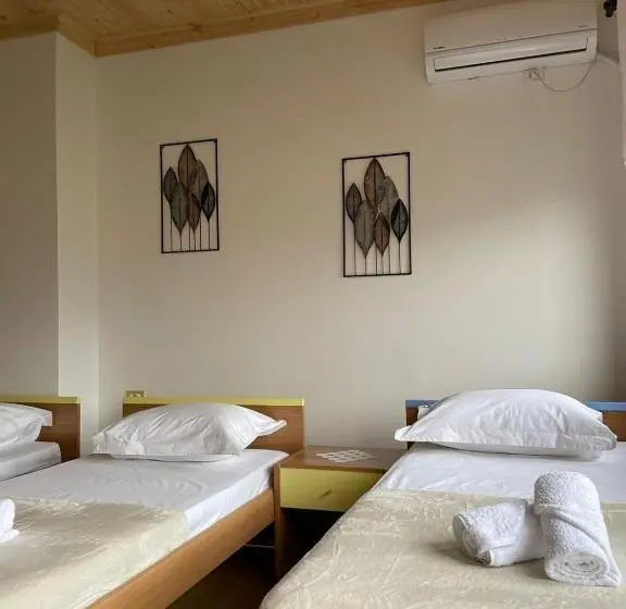 اتاق کلاسیک چهارنفره, Stonetale Garden Guesthouse