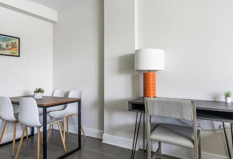 شقة غرفة واحدة, The Wayland Apartments By Barsala