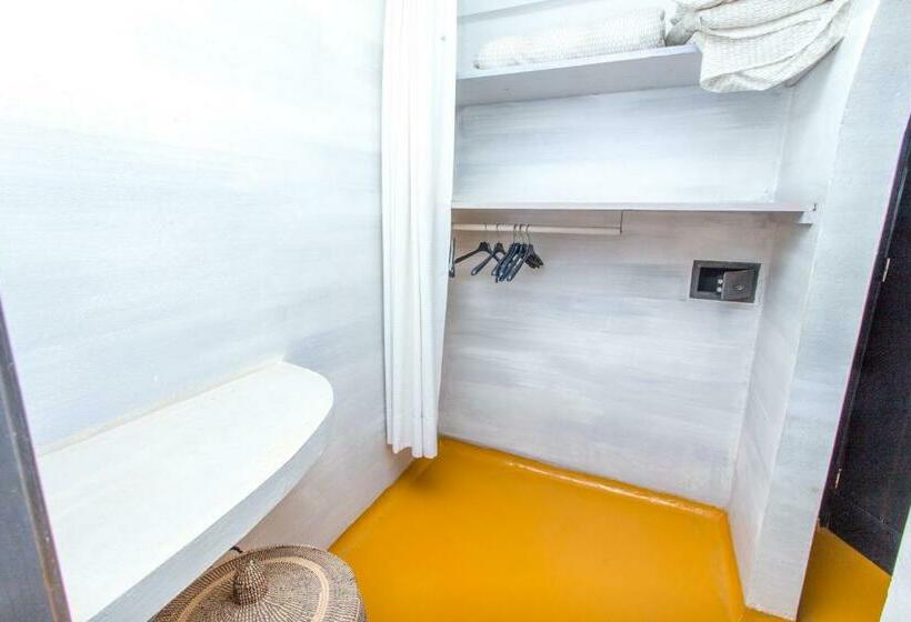バルコニー付きスタンダードトリプルルーム, Surfactivity Guest House