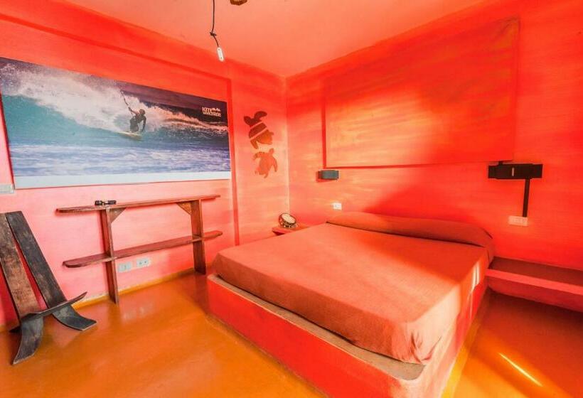 バルコニー付きスタンダードトリプルルーム, Surfactivity Guest House