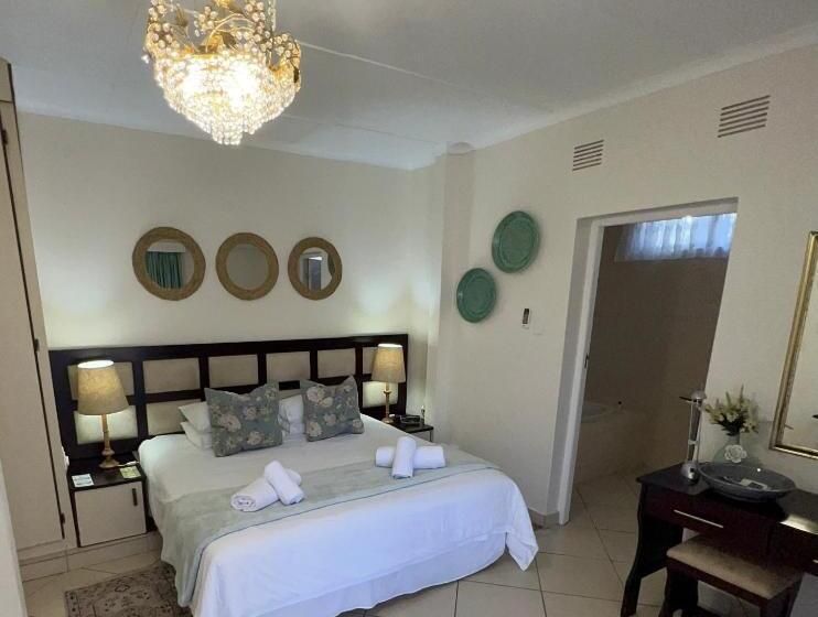 디럭스 트리플 룸, Whalesong Guest House