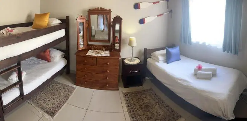 اتاق خانوادگی, Whalesong Guest House