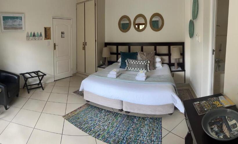 디럭스 트리플 룸, Whalesong Guest House