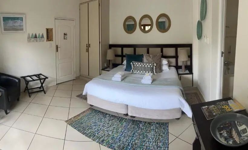 اتاق لوکس سه تخته, Whalesong Guest House