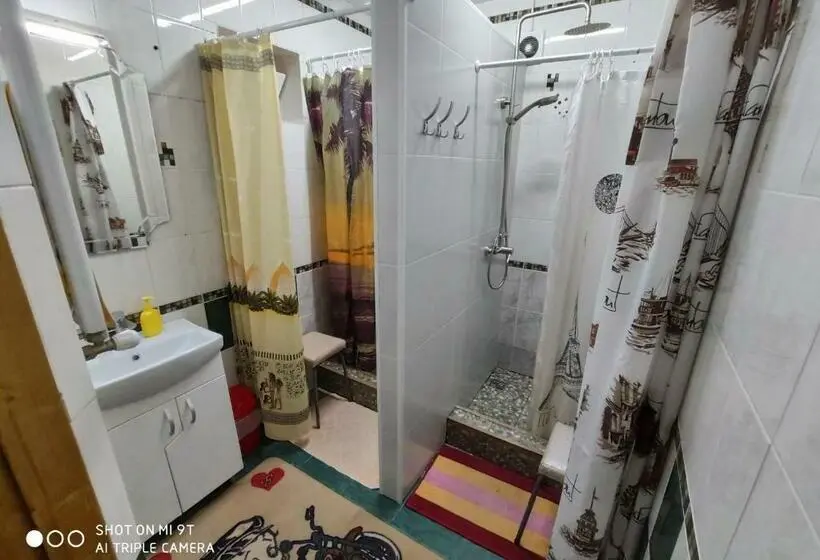 اتاق استاندارد با سرویس بهداشتی مشترک, Hostel Amazing Ionika Centercity