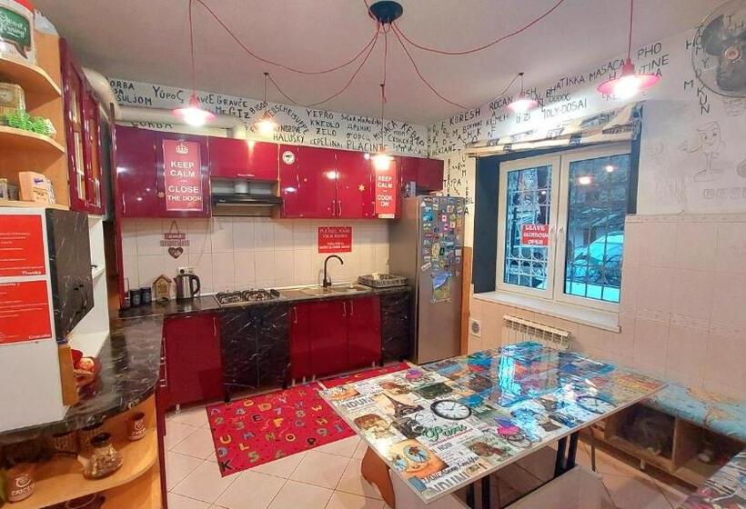 تختخواب در اتاق مشترک, Hostel Amazing Ionika Centercity