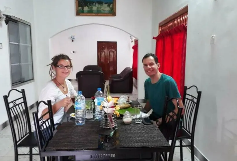 デラックスルーム, Nallur Holidays Inn