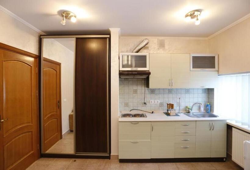 آپارتمان 2 خوابه, Tsvit Paporoti