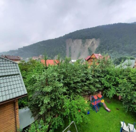 آپارتمان 2 خوابه, Tsvit Paporoti