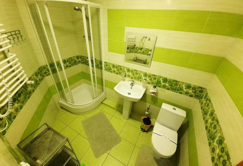 آپارتمان 2 خوابه, Tsvit Paporoti