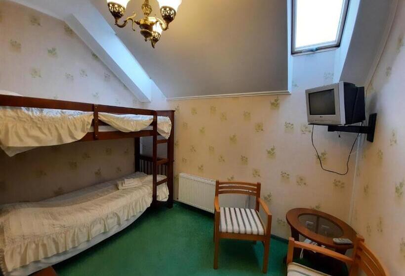 آپارتمان خانوادگی, Tsvit Paporoti