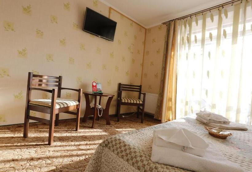 آپارتمان خانوادگی, Tsvit Paporoti