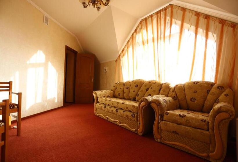 سوییت خانوادگی, Tsvit Paporoti