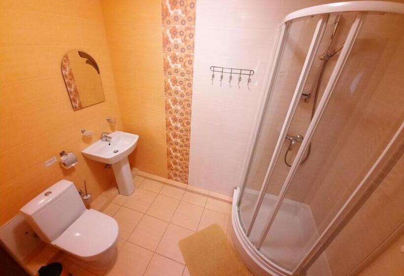 سوییت خانوادگی, Tsvit Paporoti