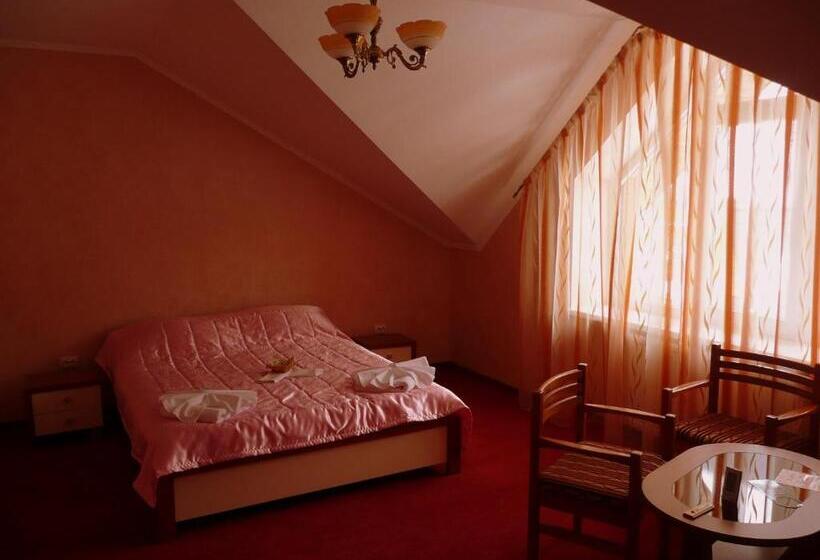 سوییت خانوادگی, Tsvit Paporoti