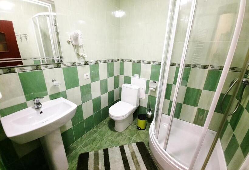 اتاق استاندارد با چشمانداز کوهستان, Tsvit Paporoti