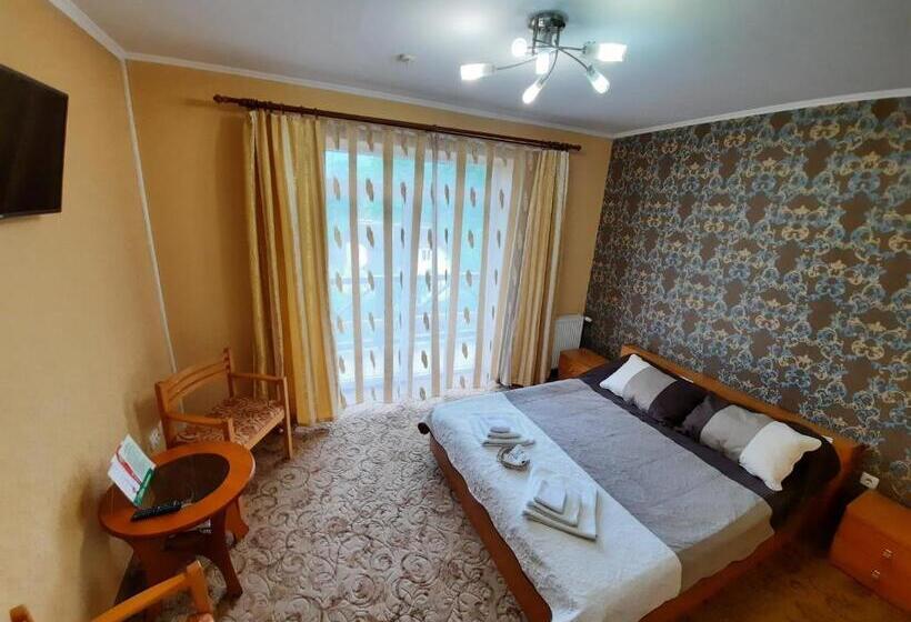 اتاق استاندارد با چشمانداز کوهستان, Tsvit Paporoti