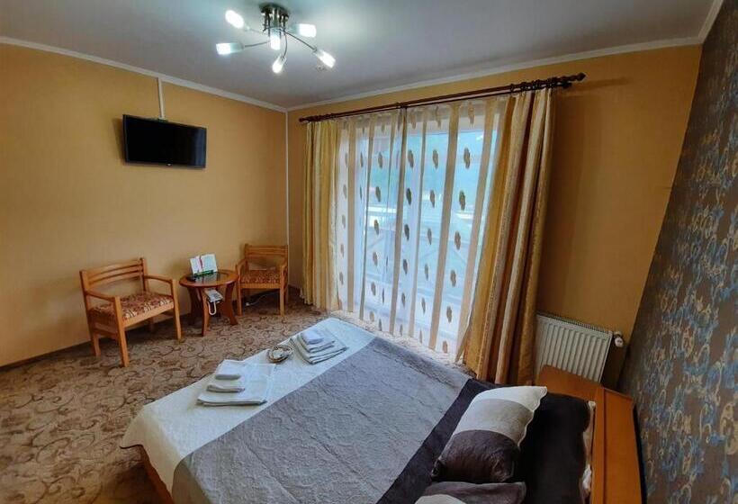 اتاق استاندارد با چشمانداز کوهستان, Tsvit Paporoti