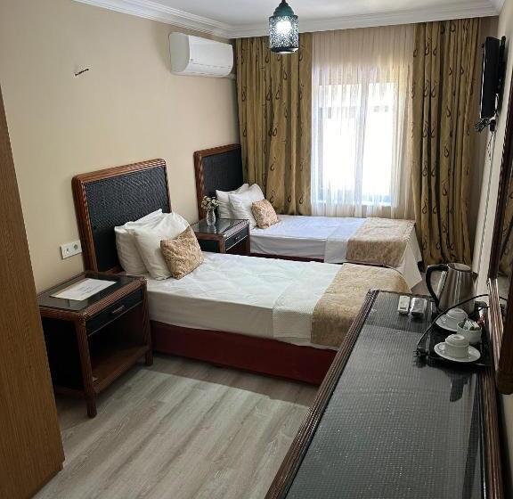اتاق لوکس, Loost Town Inn