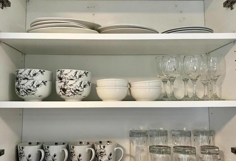 Family Suite, Downtown 2b1b Private Suite