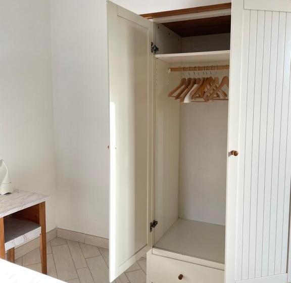 غرفة قياسية, Mama House