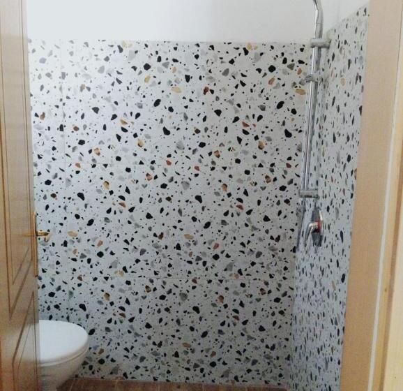 标准间, Vellezrit Shkambi