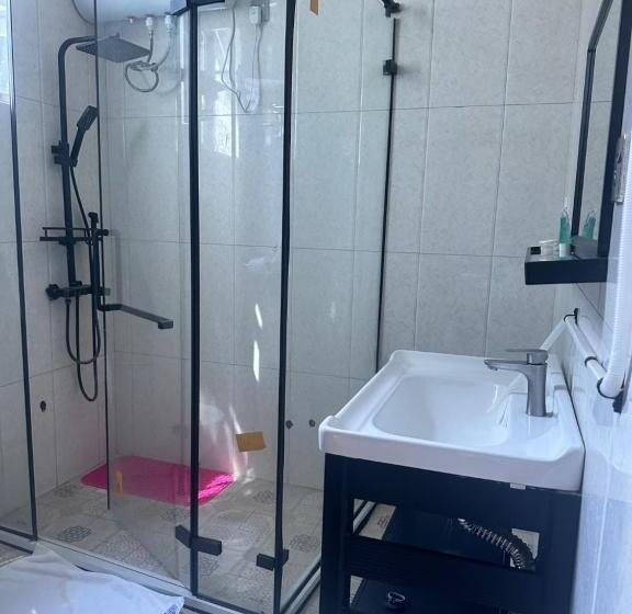 اتاق لوکس, Strikers Hotels And Clubs