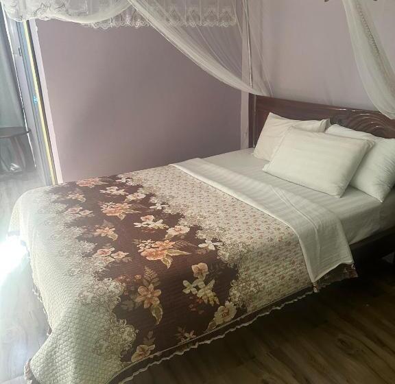 اتاق لوکس یک تخته, Strikers Hotels And Clubs