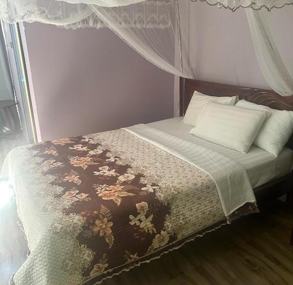 اتاق لوکس یک تخته, Strikers Hotels And Clubs