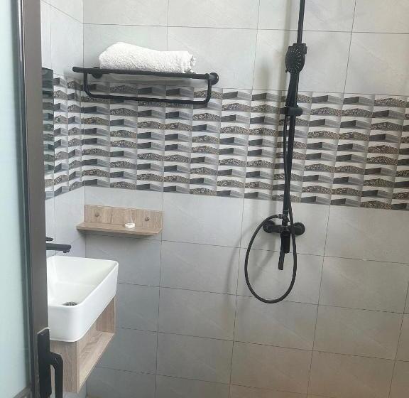 اتاق لوکس یک تخته, Strikers Hotels And Clubs