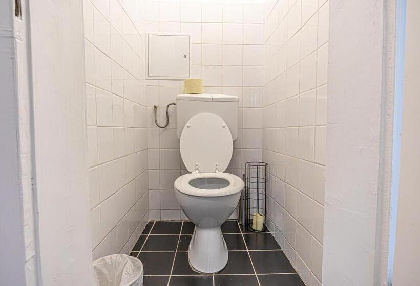 اتاق استاندارد با سرویس بهداشتی مشترک, Comfy Rooms In Shared Villa With Terrace And Garden