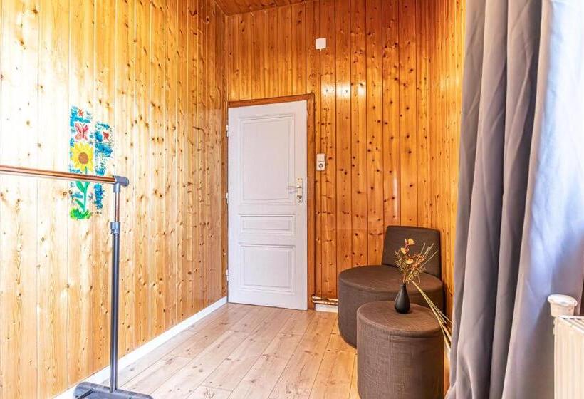 اتاق استاندارد با سرویس بهداشتی مشترک, Comfy Rooms In Shared Villa With Terrace And Garden