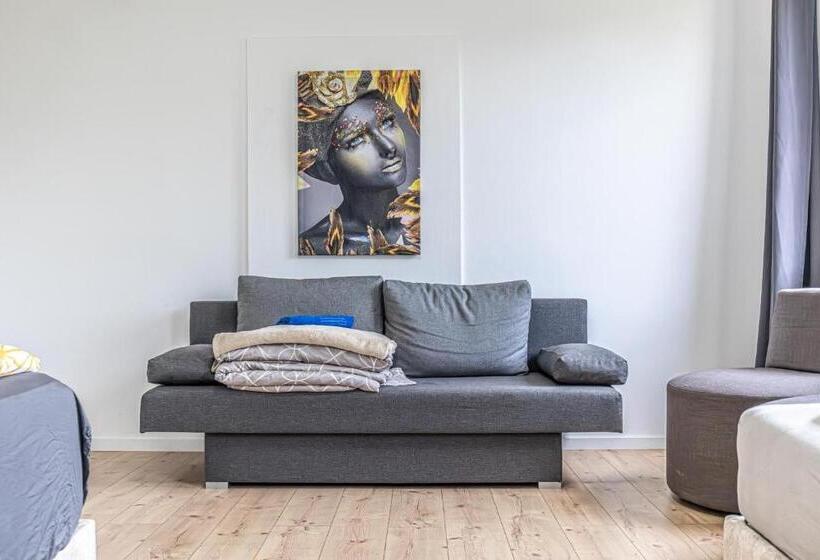 اتاق چهار تخته با دستشویی مشترک, Comfy Rooms In Shared Villa With Terrace And Garden