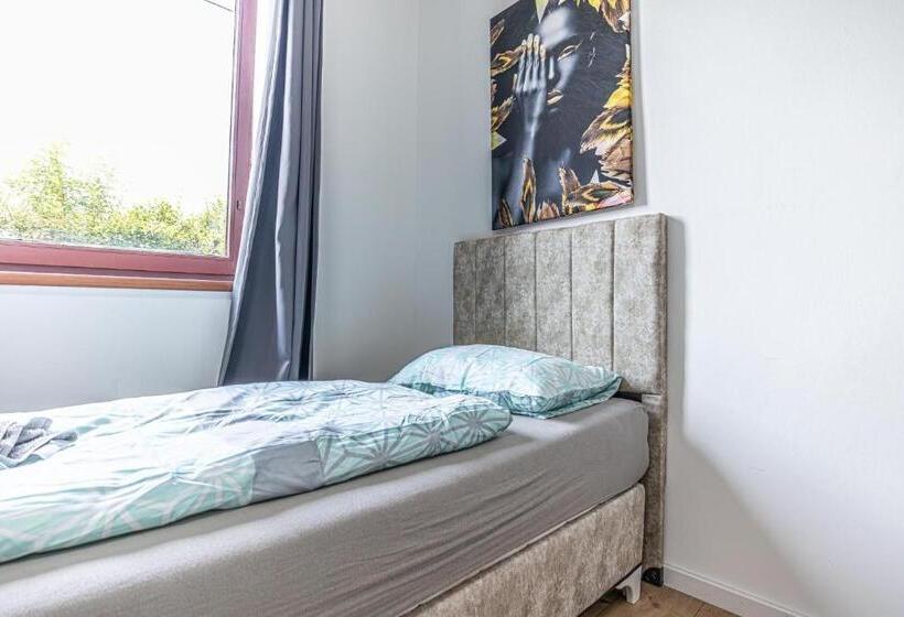 اتاق چهار تخته با دستشویی مشترک, Comfy Rooms In Shared Villa With Terrace And Garden