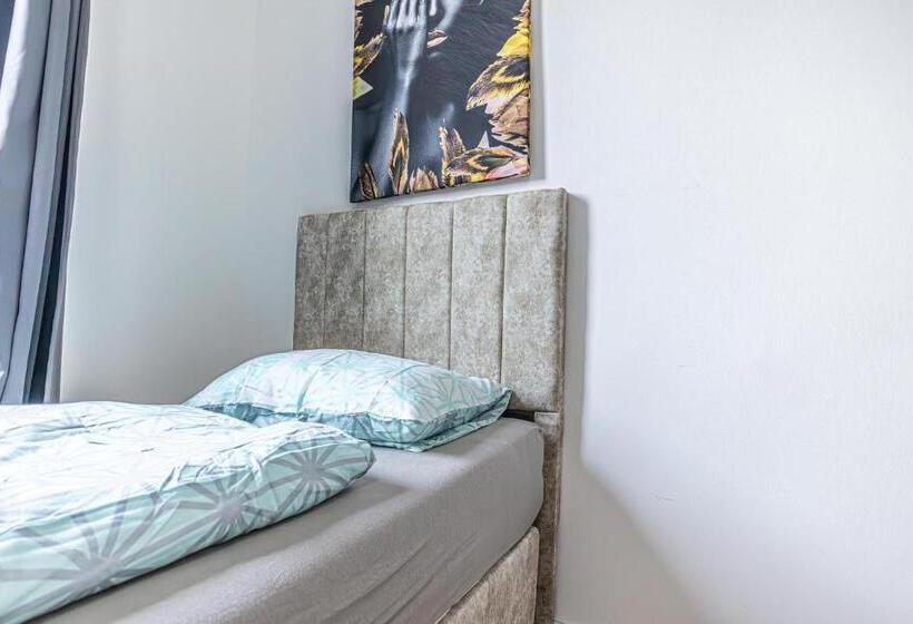 اتاق چهار تخته با دستشویی مشترک, Comfy Rooms In Shared Villa With Terrace And Garden