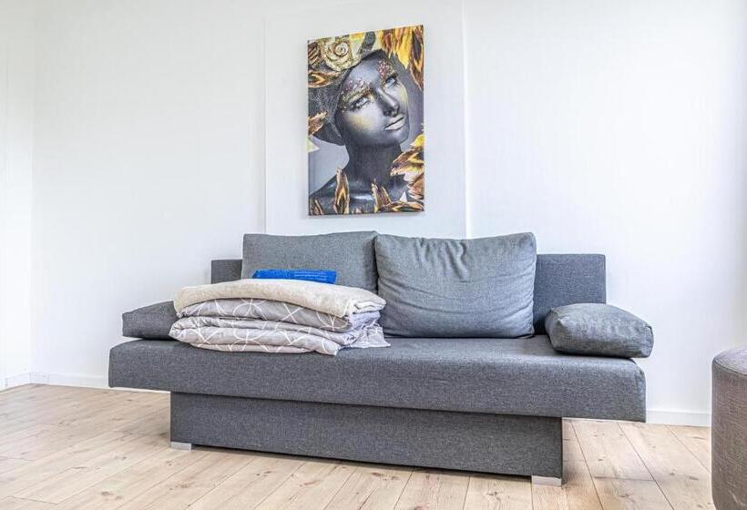 اتاق چهار تخته با دستشویی مشترک, Comfy Rooms In Shared Villa With Terrace And Garden